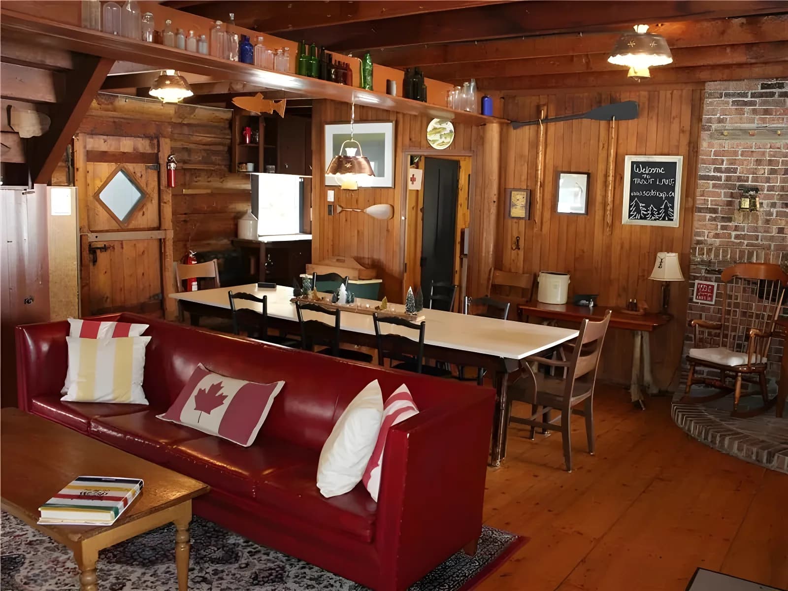 Chalet centenaire en bois rond sur un lac privé. – photo 4