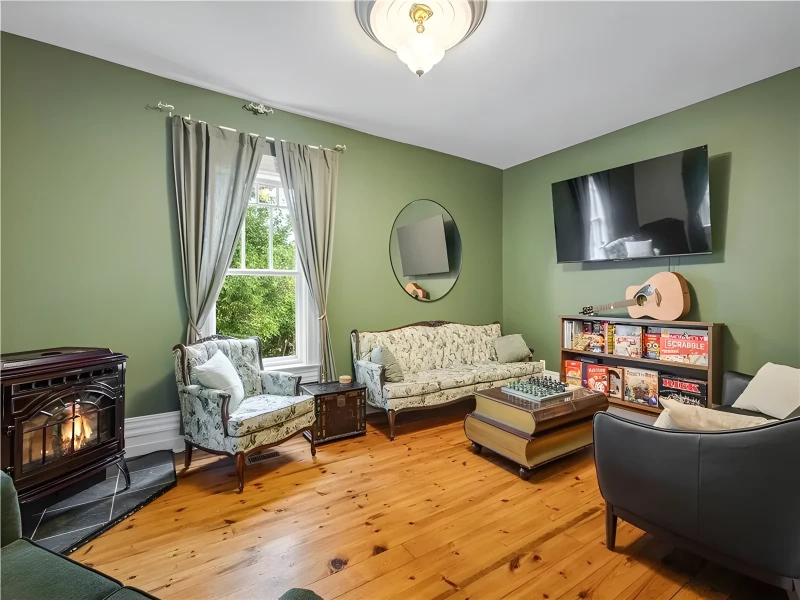 Charming 1864 Victorian house with hot tub – photo 4