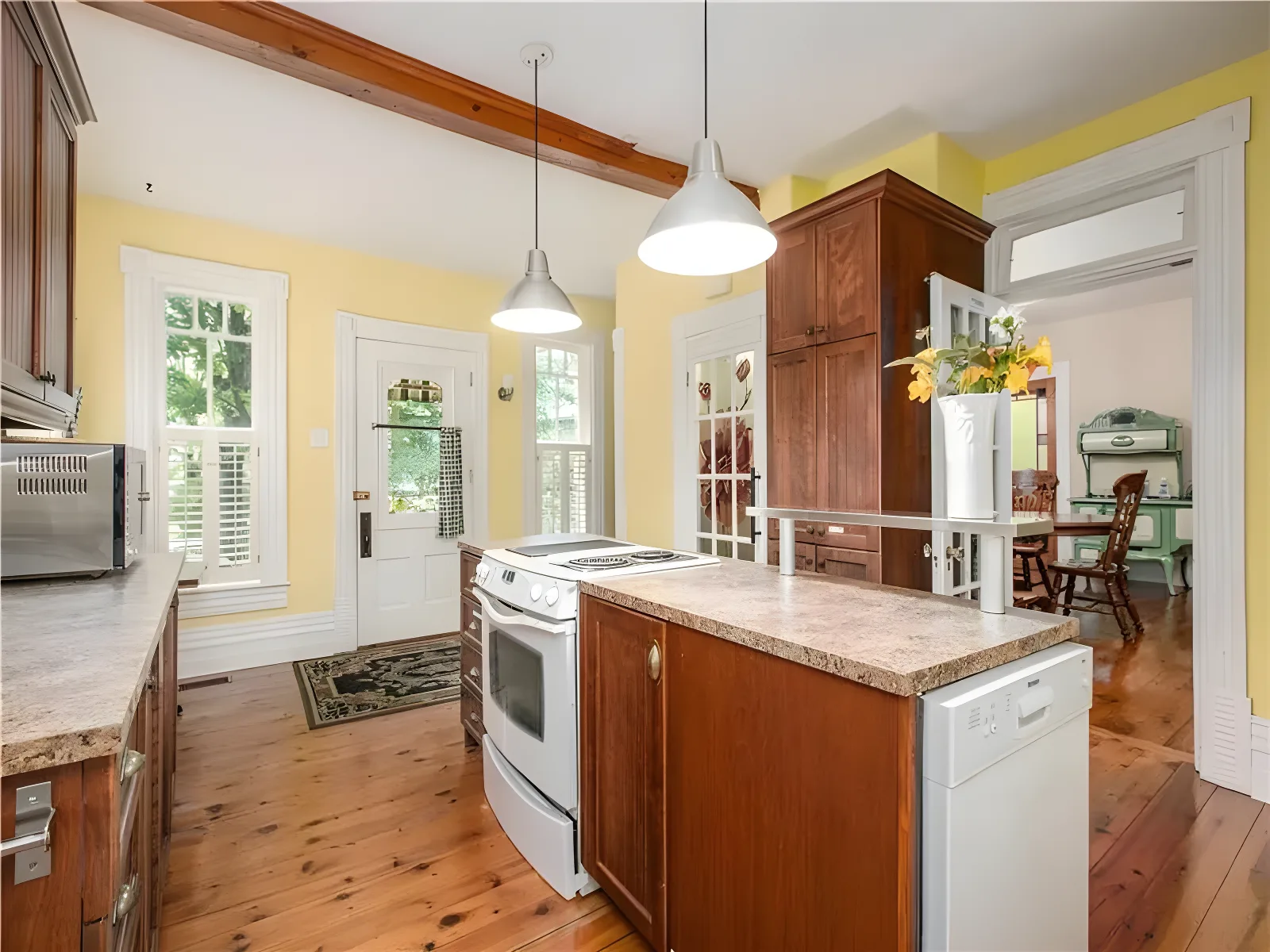 Charming 1864 Victorian house with hot tub – photo 5
