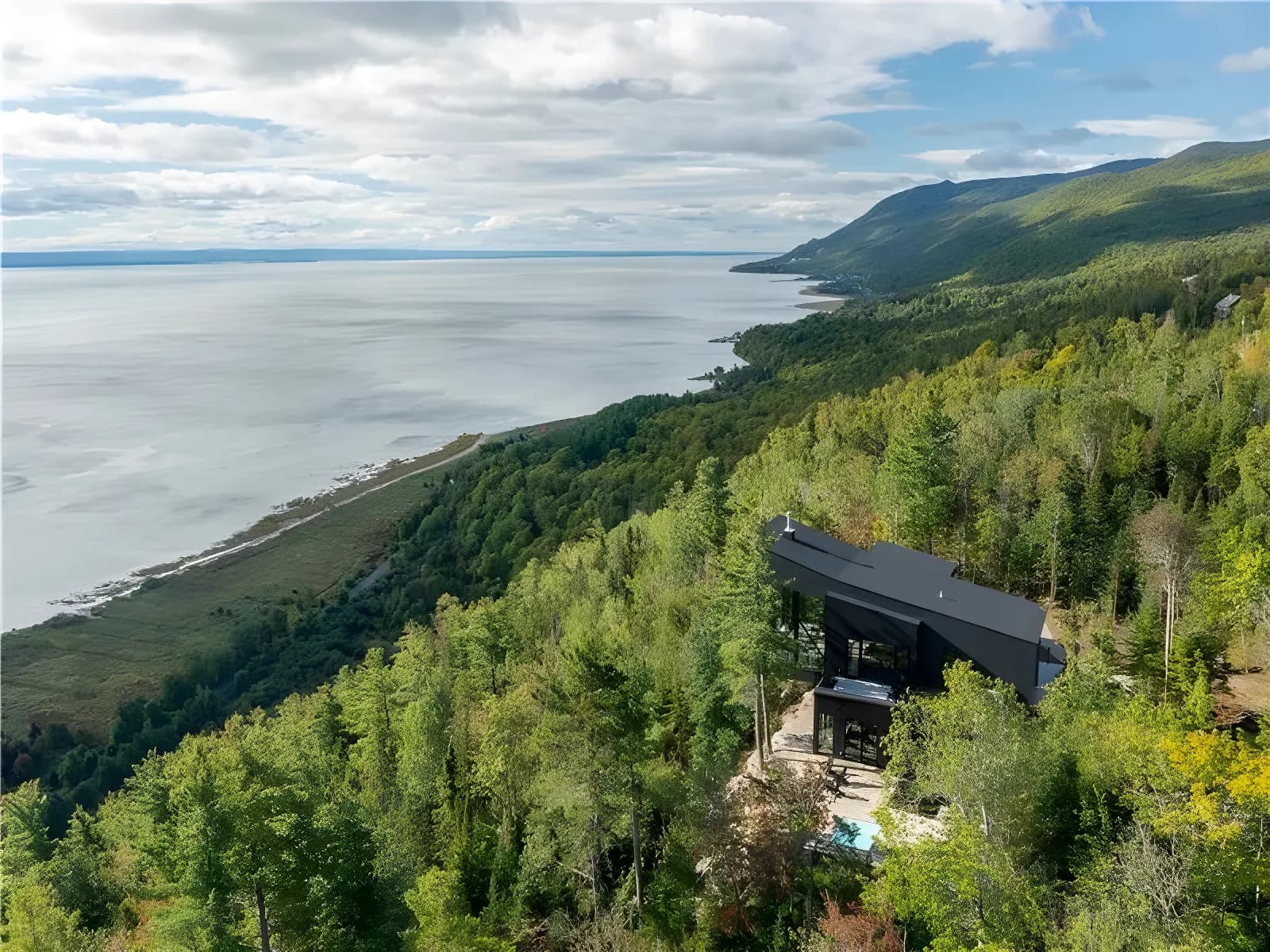 ONYX-ON-THE-RIVER | Luxury Chalet for Rent with Spa in Charlevoix – photo 3