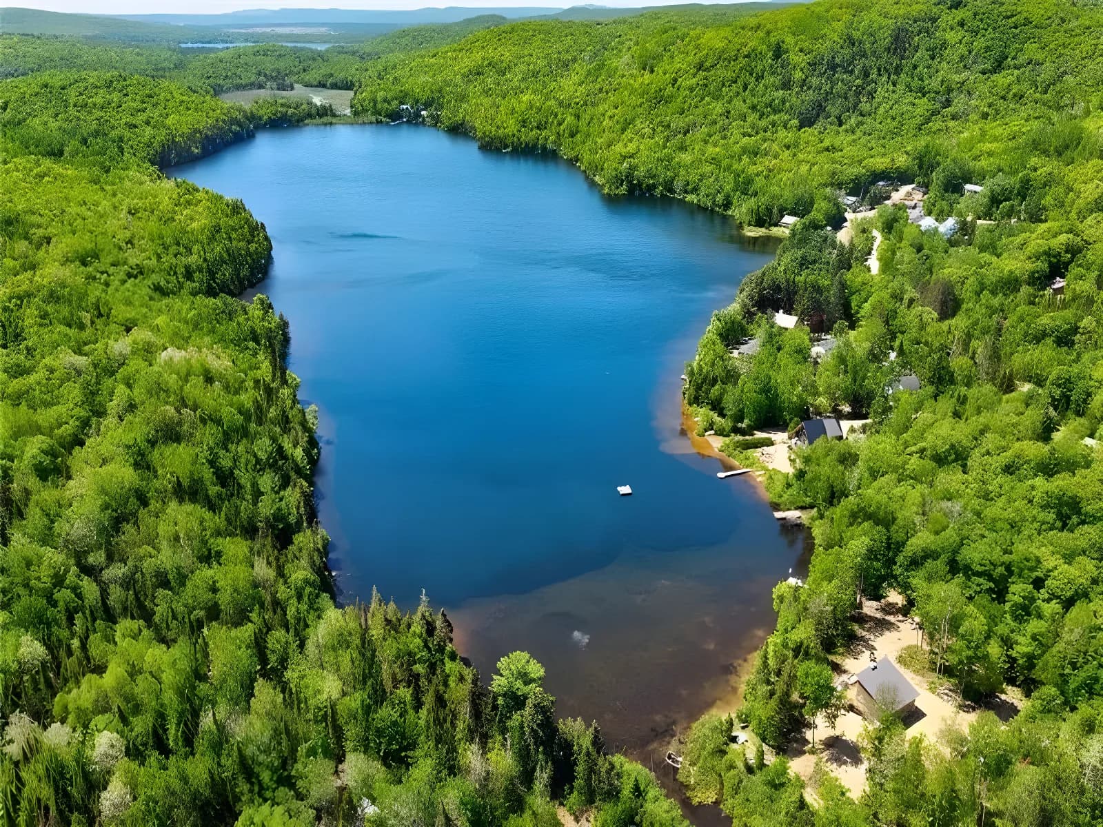 Chalet familial GabAdèle | Motoneige, lac, nature, montagne, sentiers pédestres + billard – Mandeville