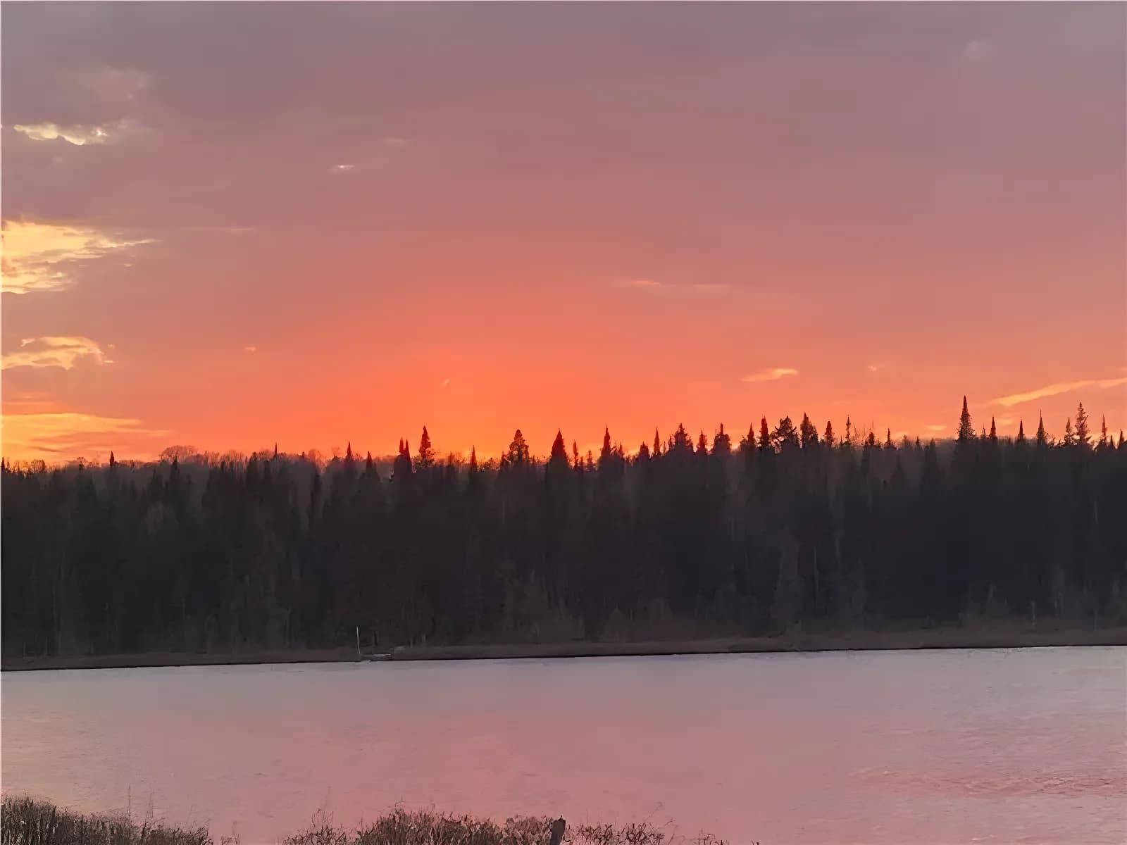 Small cabin on the shore of a quiet natural lake stocked with trout – photo 5