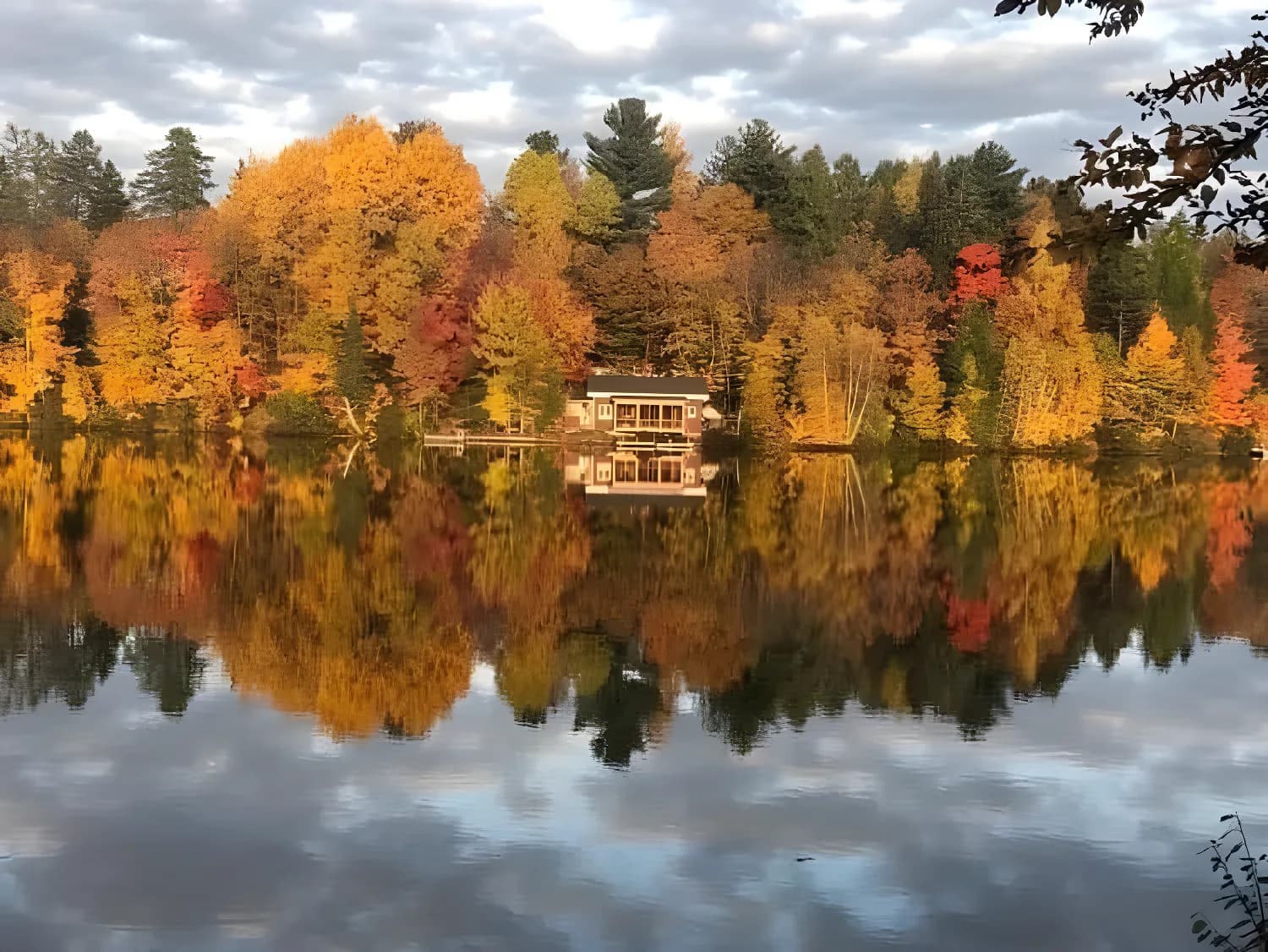 Le Chalet au Lac, entrée de la Vallee-Bras-du-Nord – St-Raymond